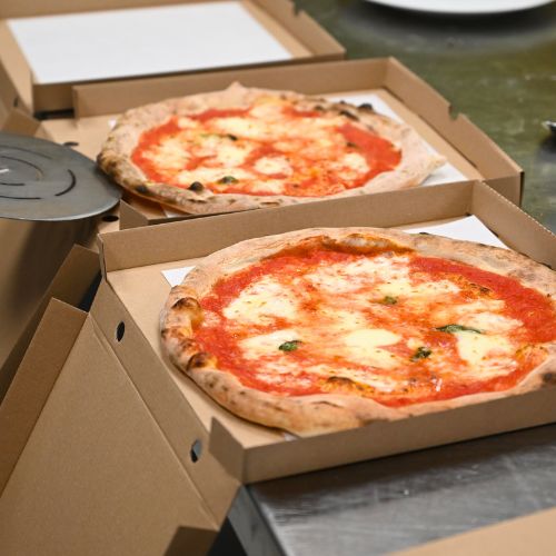 Az Egyszerűség és Íz Varázsa: A Marinara Pizza Eredete és Elkészítése